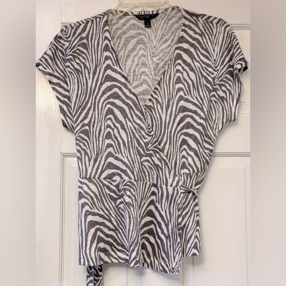 Banana Republic White Gray Wrap‎ Tie Front Blouse